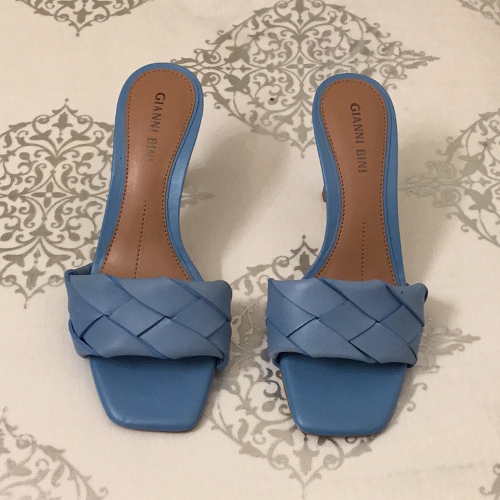 **OBO** Light blue low heels